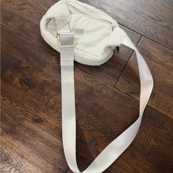 lululemon athletica Cream Crossbody Belt Bag - Picture 6 of 16